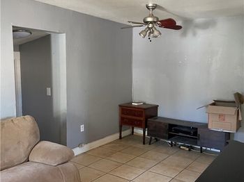 2112 W 57th
