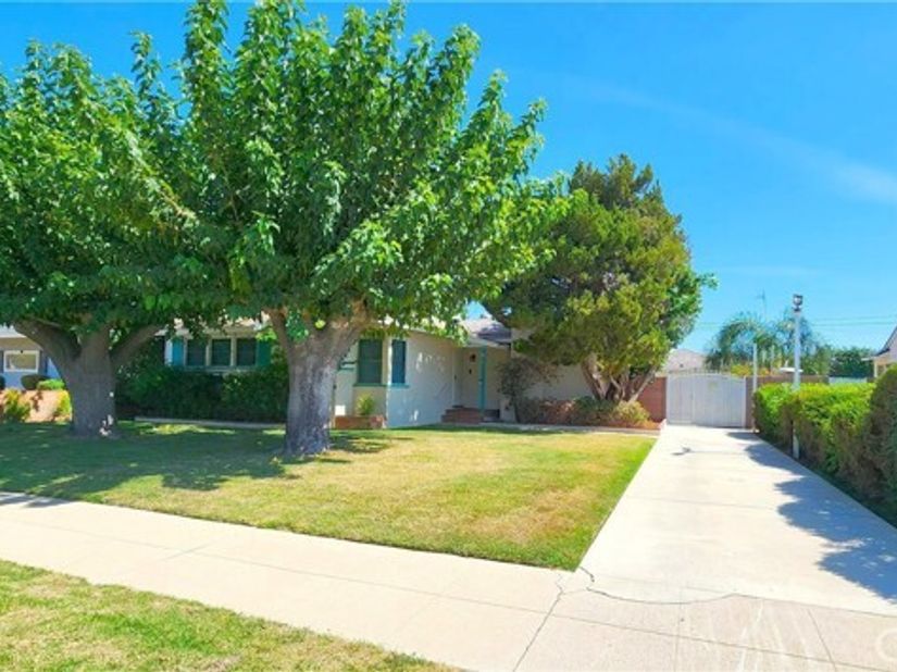 10132 Densmore Avenue, North Hills (los Angeles) CA 91343