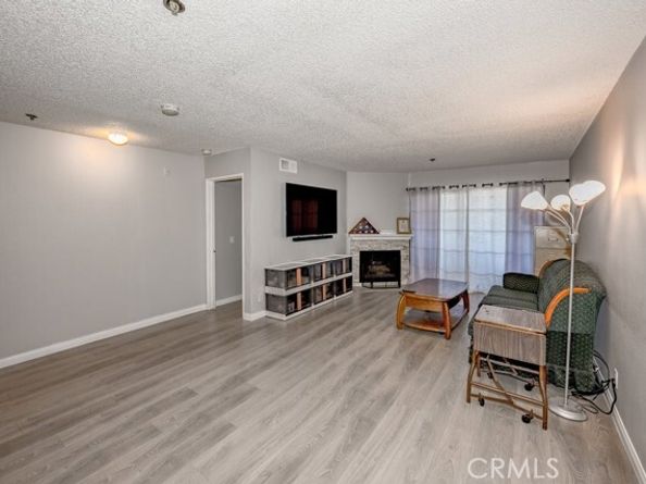 6545 Reseda Boulevard 3, Reseda (los Angeles) CA 91335