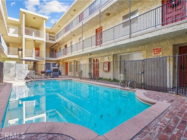 21219 Roscoe, Canoga Park (los Angeles) CA 91304