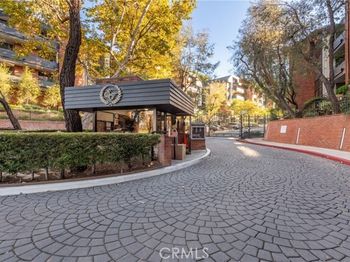 4774 Park Encino