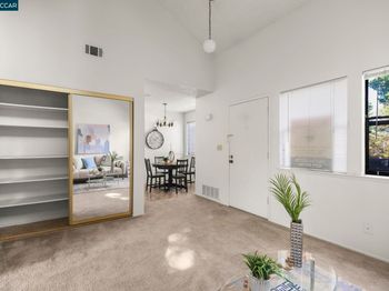 833 Camelback Pl