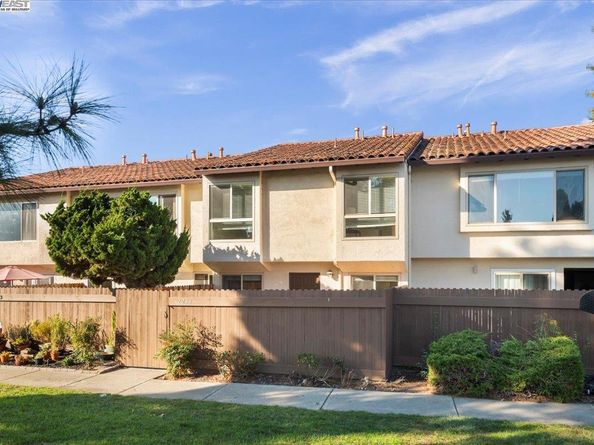 2253 Kalenda Cmn, Fremont CA 94539