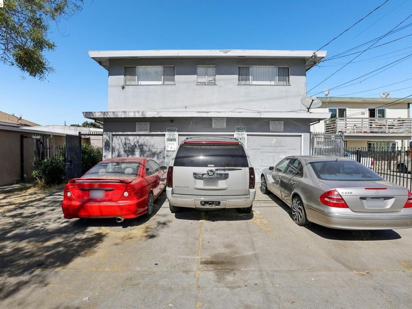 1927 82Nd Ave, Oakland CA 94621