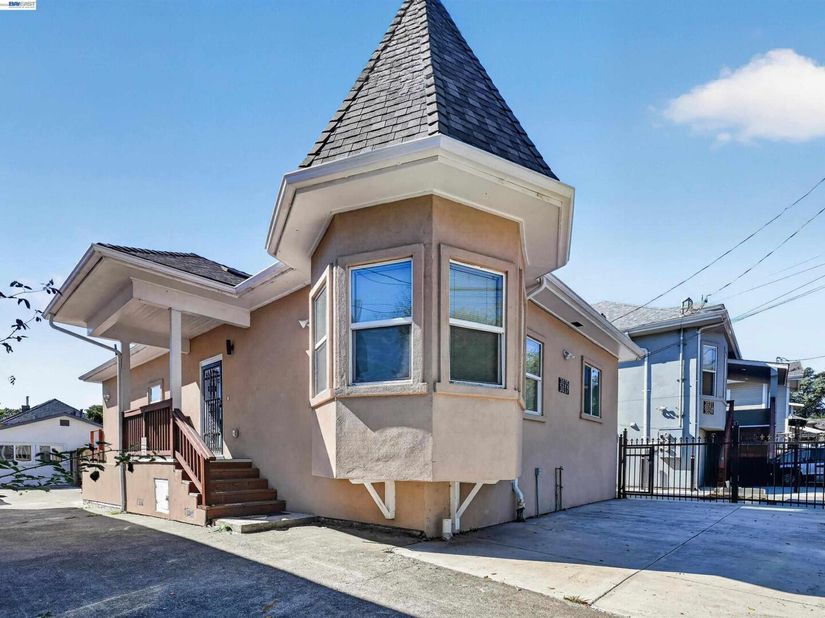 3035 Logan St, Oakland CA 94601