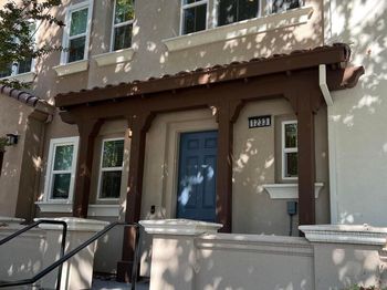 1233 Merry Loop