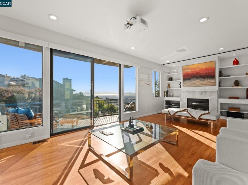 5 Schooner Hill, Oakland CA 94618