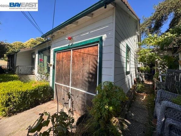 2080 East Ave, Hayward CA 94541