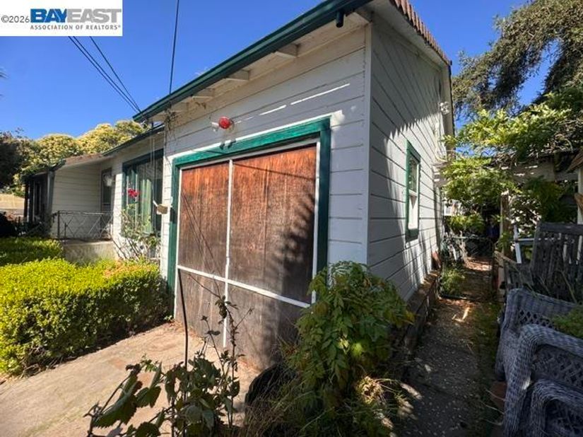 2080 East Ave, Hayward CA 94541
