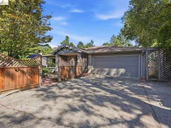 6480 Ascot Dr