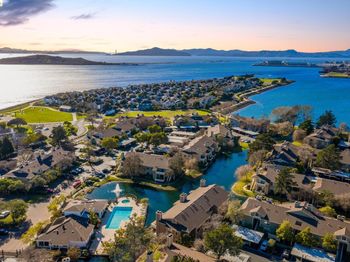 12 Bayside Ct
