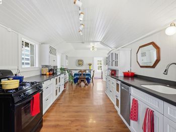 30 Niantic Ave