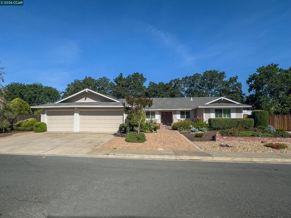 314 Semillon Cir, Clayton CA 94517