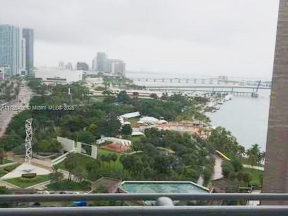 325 S Biscayne Blvd 2122, Miami FL 33131