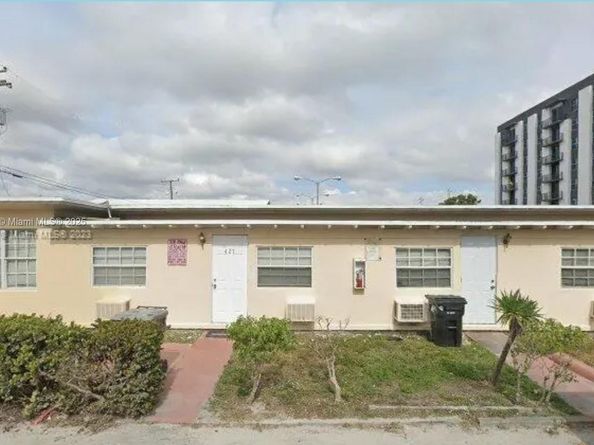 425 NE 8th St, Fort Lauderdale FL 33304
