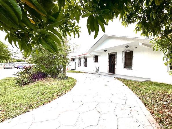 598 SW 121st Ave, Miami FL 33184