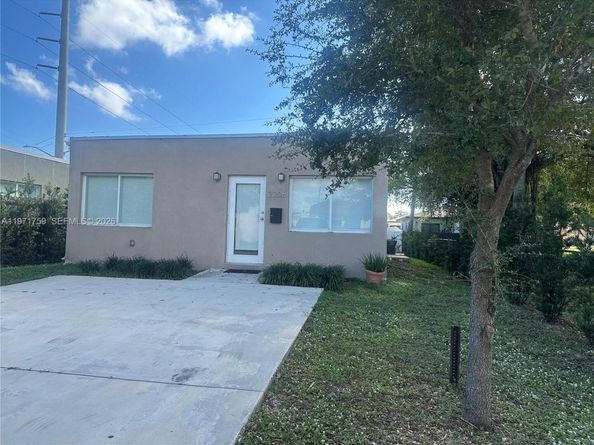 2206 Simms St, Hollywood FL 33020