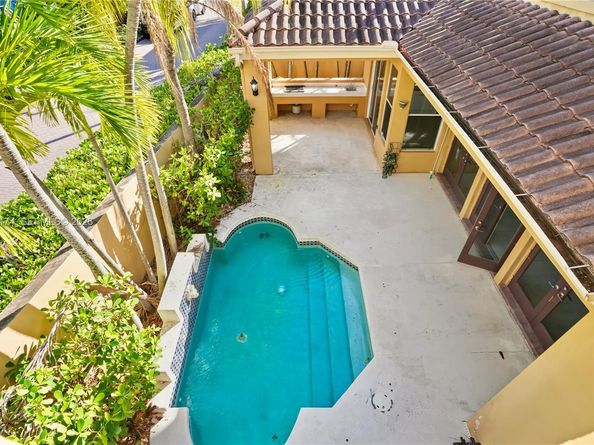 3728 NE 208th Ter, Aventura FL 33180