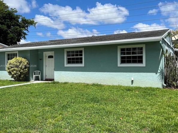 7471 SW 1st St, Margate FL 33068