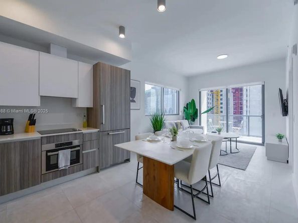 239 SW 9th St 1601, Miami FL 33130