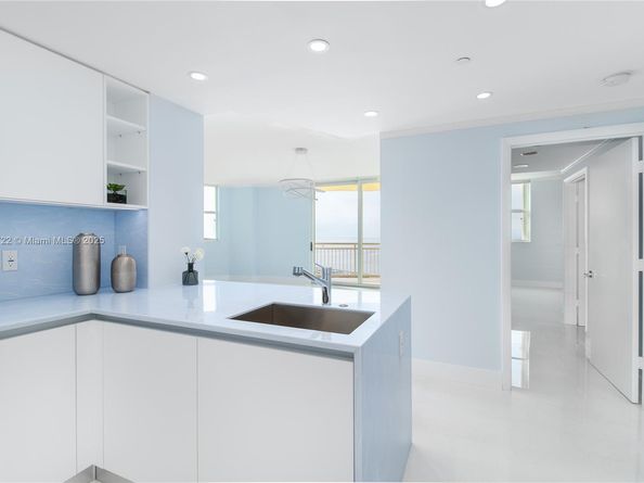 2475 Brickell Ave 1907, Miami FL 33129