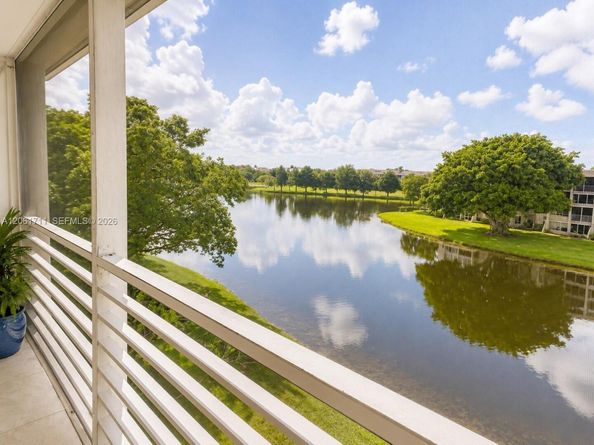 9420 Poinciana Pl 417, Davie FL 33324