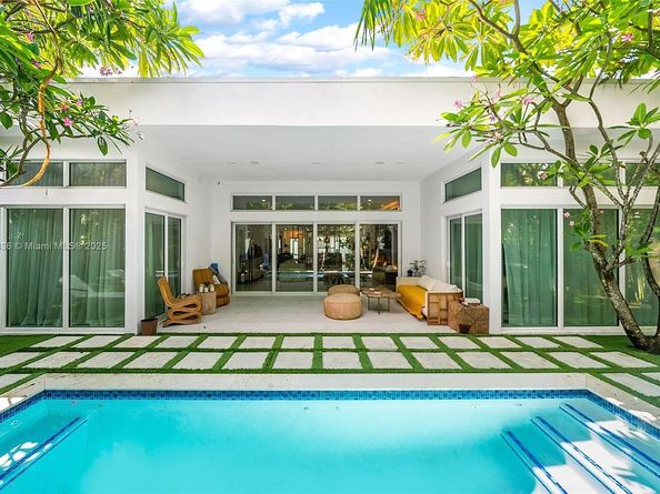 865 W 47th St, Miami Beach FL 33140