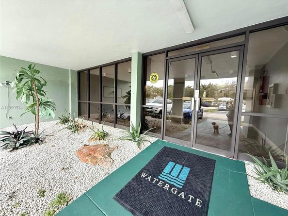 2771 Taft St 411, Hollywood FL 33020