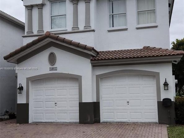 8465 NW 108th Path, Doral FL 33178