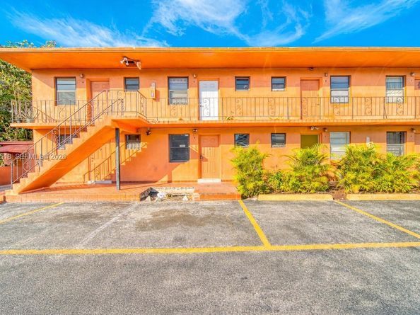 1716 NW 19th St, Miami FL 33125