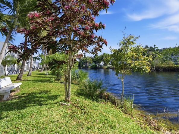 52 NE 204th St 6, Miami Gardens FL 33179