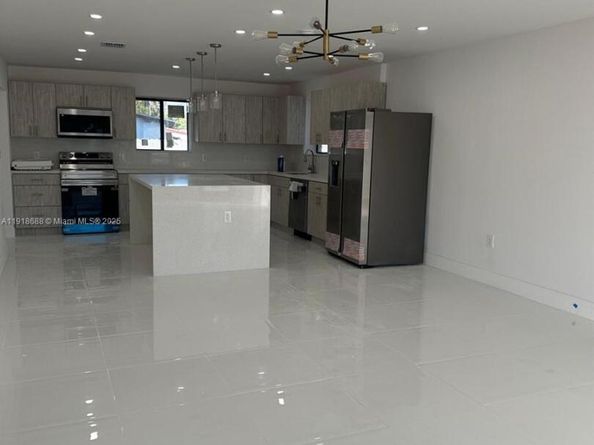 2041 NW 190th TERRACE, Miami Gardens FL 33056