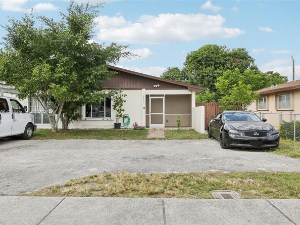 2117 E Bond Dr 1, West Palm Beach FL 33415