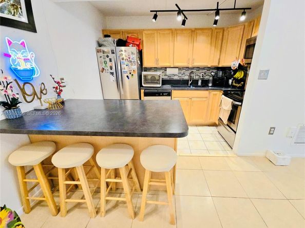 5767 Washington St F2, Hollywood FL 33023