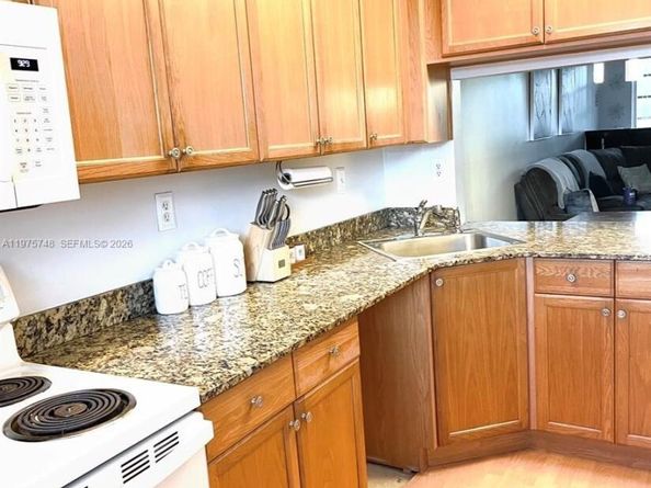 1701 NW 75th Ave 208, Plantation FL 33313