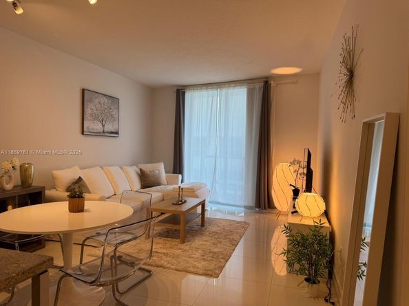 185 SW 7th St 2808, Miami FL 33130