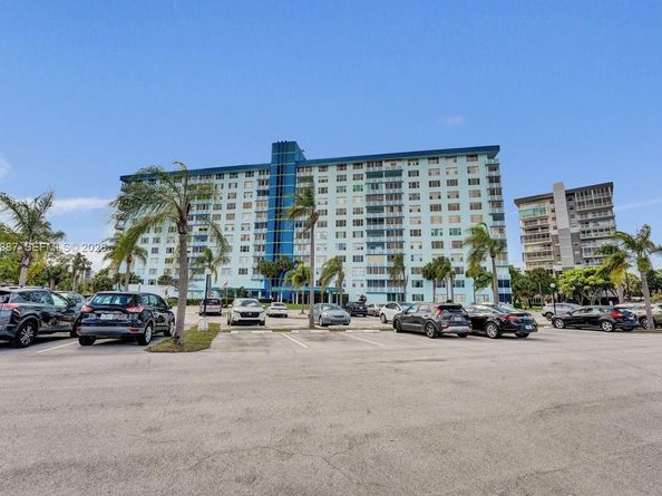 4001 Hillcrest Dr 6024, Hollywood FL 33021