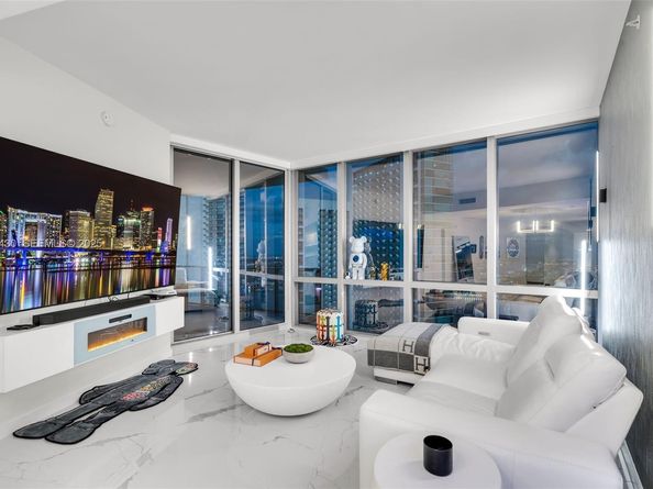 851 NE 1st Ave 4009, Miami FL 33132