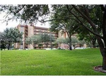 3100 W Rolling Hills Cir