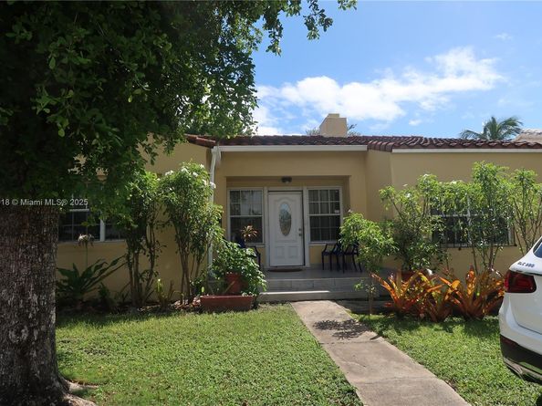 862 NE 82nd St, Miami FL 33138