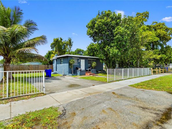 5734 Mckinley St, Hollywood FL 33021