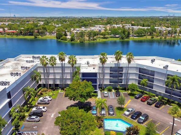 873 NE 195th St 309, North Miami Beach FL 33179