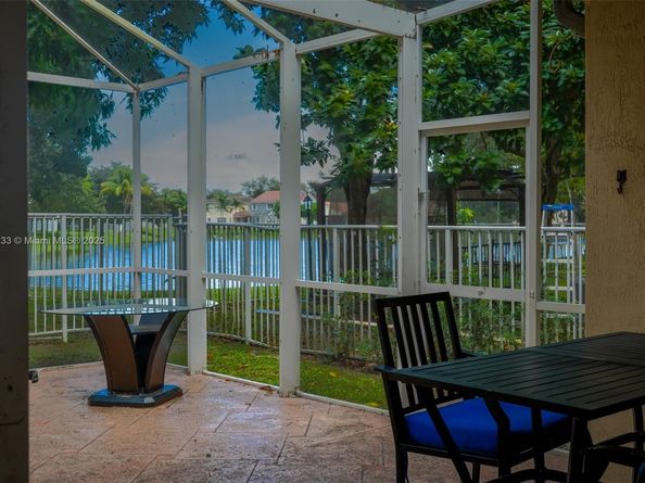 7557 NW 18th Dr, Pembroke Pines FL 33024