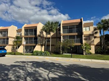 240 Lakeview Dr