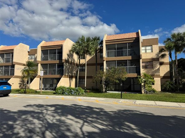 240 Lakeview Dr 112, Weston FL 33326