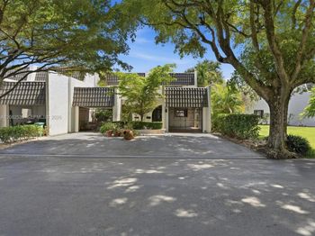 8886 SW 62nd Ter