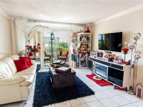 4717 NW 7th St 60910, Miami FL 33126
