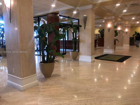 400 Kings Point Dr 328, Sunny Isles Beach FL 33160