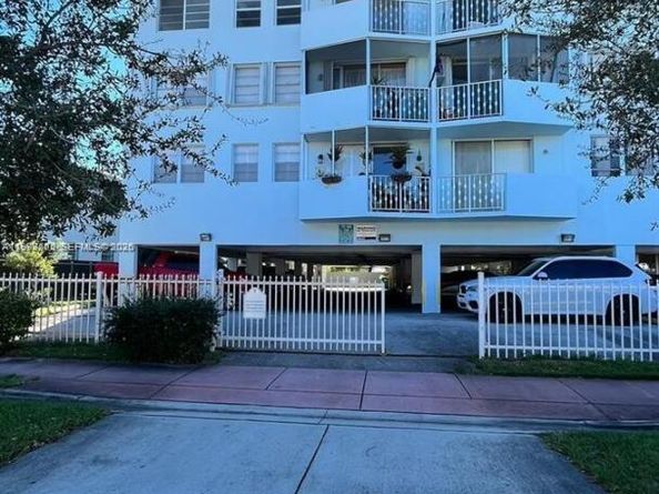 1990 Marseille Dr 402, Miami Beach FL 33141