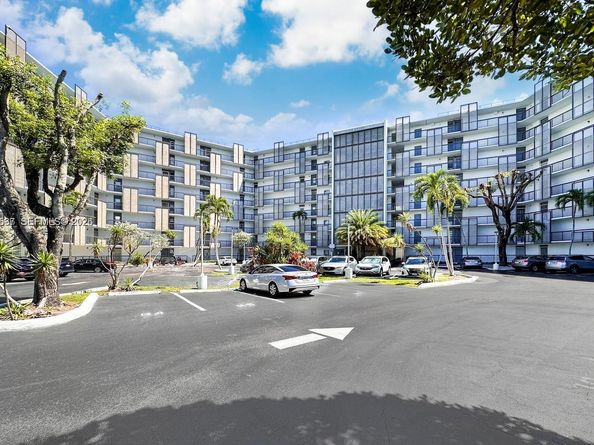 20500 W Country Club Dr 715, Aventura FL 33180